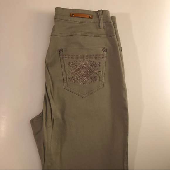 Simon Chang Beige Jeans NWOT - Picture 2 of 15